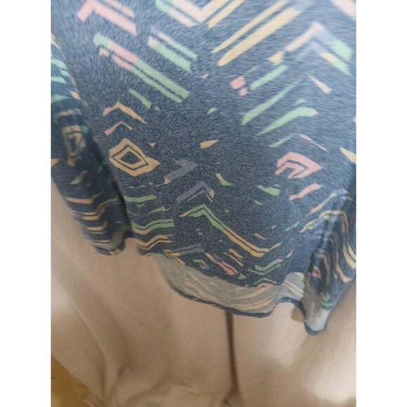 Lularoe Women's XL Blue & White Southwestern Pattern Short Sleeve Tshirt Top - Picture 5 of 8
